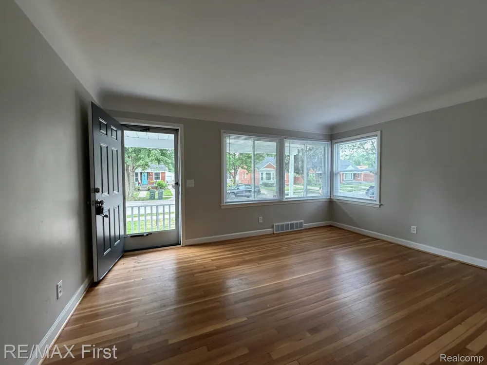 22921 Gaukler Street St Clair Shores City, MI 48080