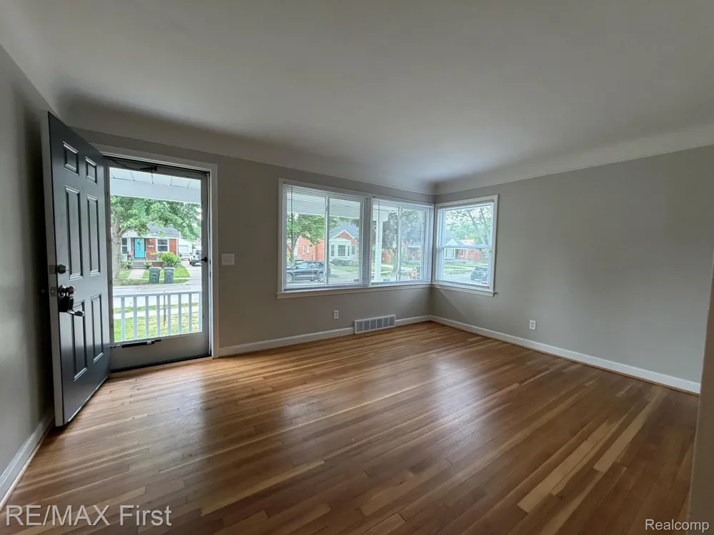 22921 Gaukler Street St Clair Shores City, MI 48080