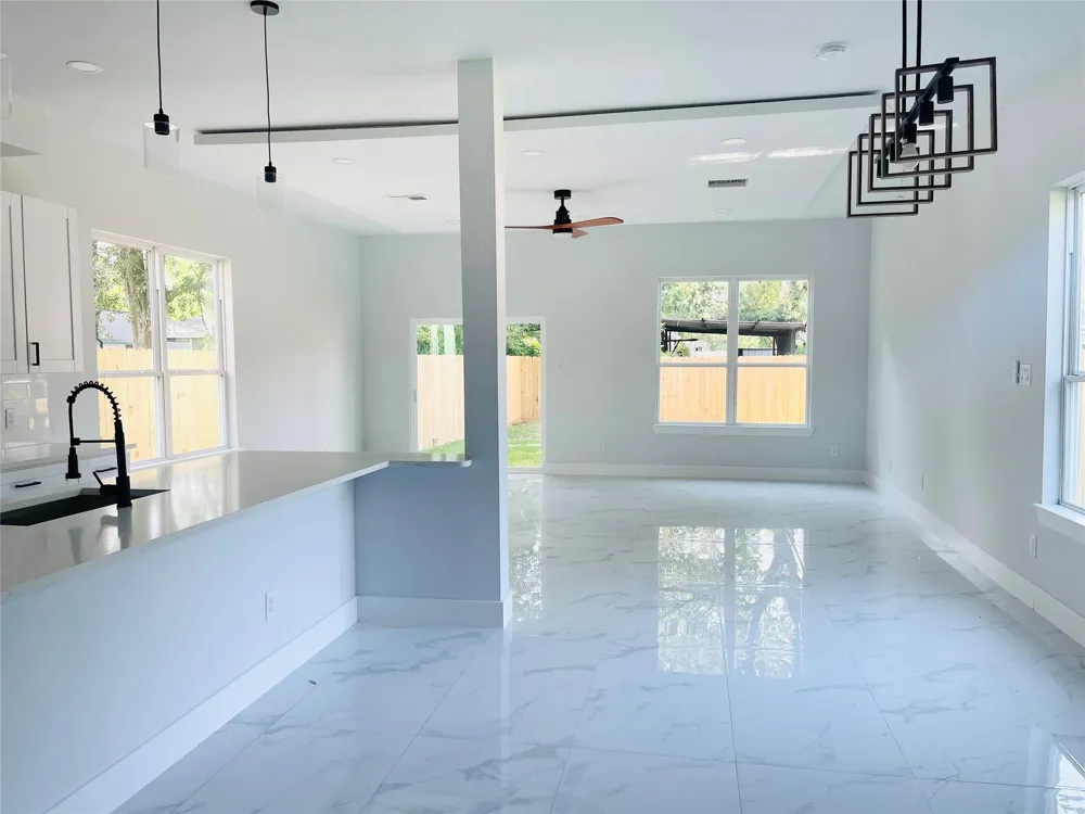7203 Weyburn Street Houston, TX 77028