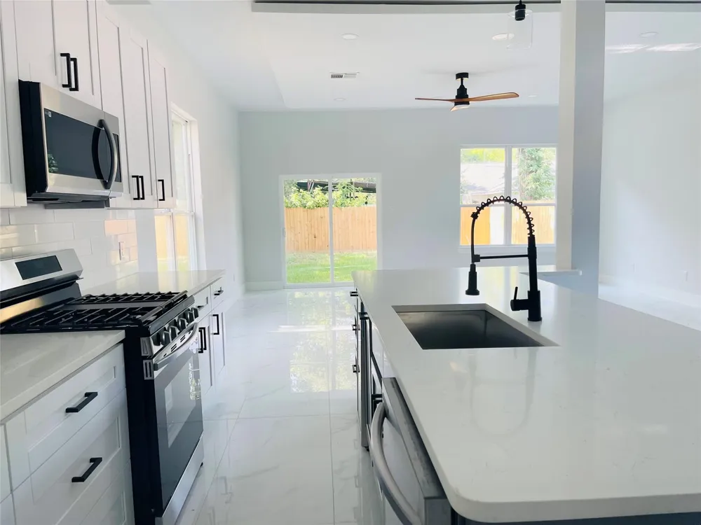 7203 Weyburn Street Houston, TX 77028
