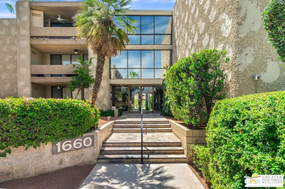 1660 S La Reina Way #1A Palm Springs, CA 92264