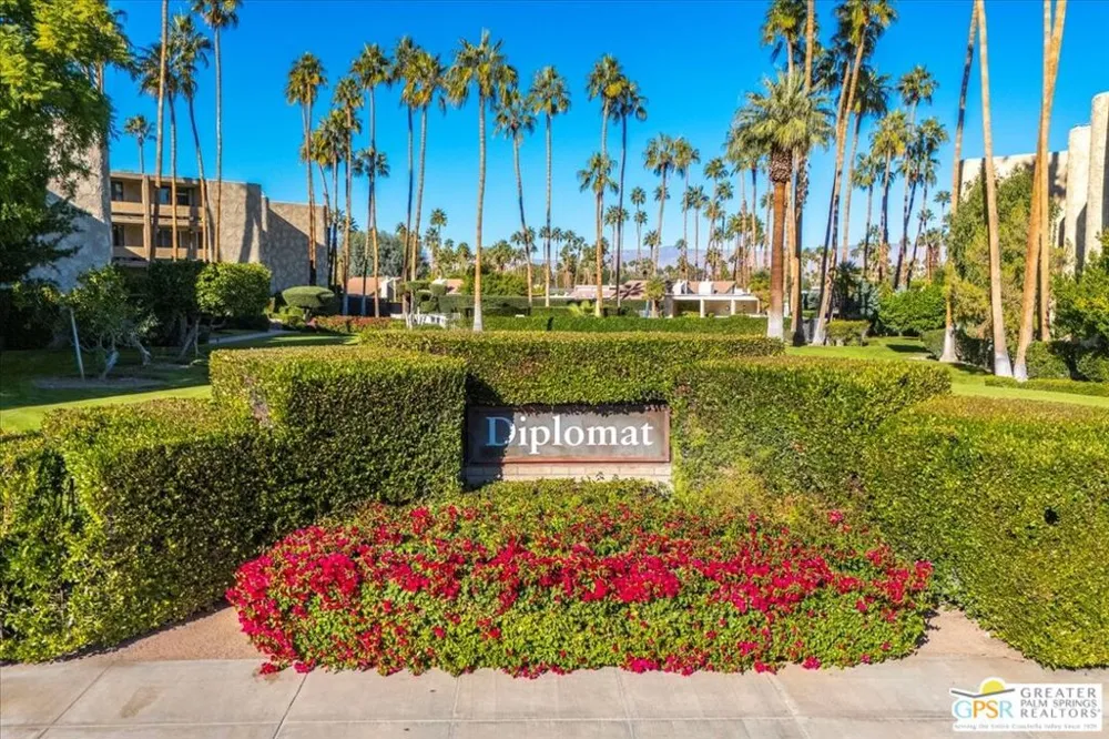 1660 S La Reina Way #1A Palm Springs, CA 92264