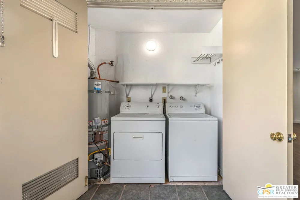 1660 S La Reina Way #1A Palm Springs, CA 92264