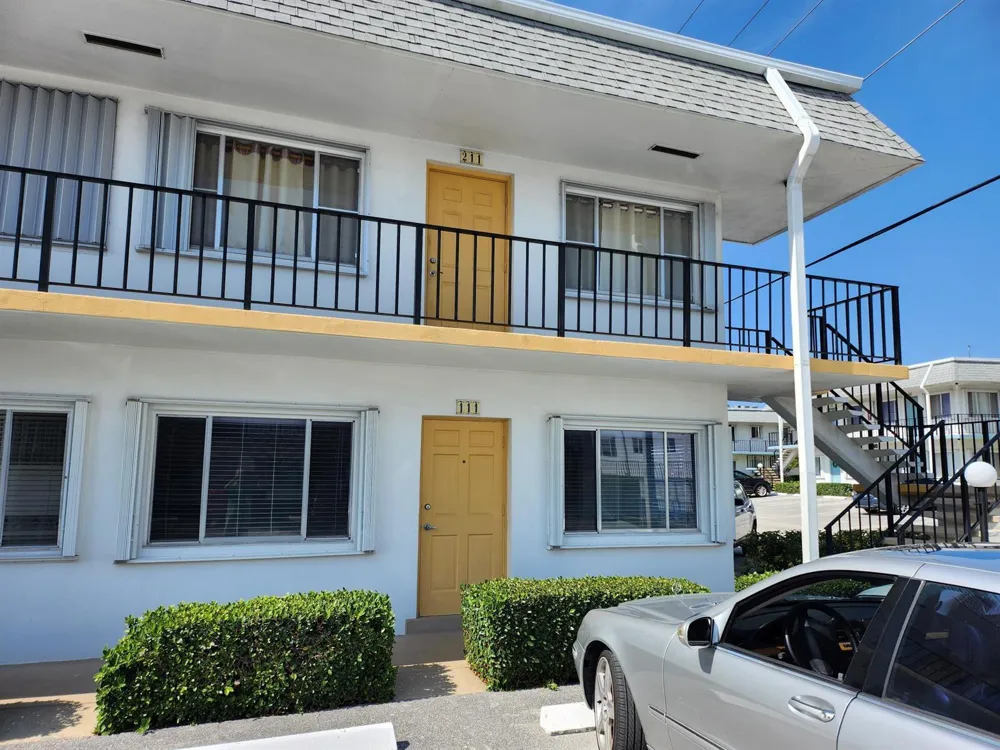 3000 Lake Osborne Drive #111 Lake Worth, FL 33461
