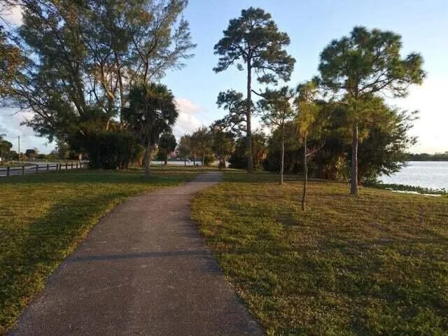3000 Lake Osborne Drive #111 Lake Worth, FL 33461