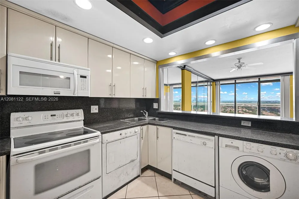 1600 S Ocean Dr #PHD Hollywood, FL 33019