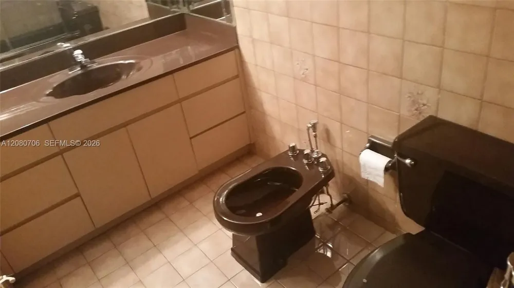 11 Olive Dr #F Hialeah, FL 33010