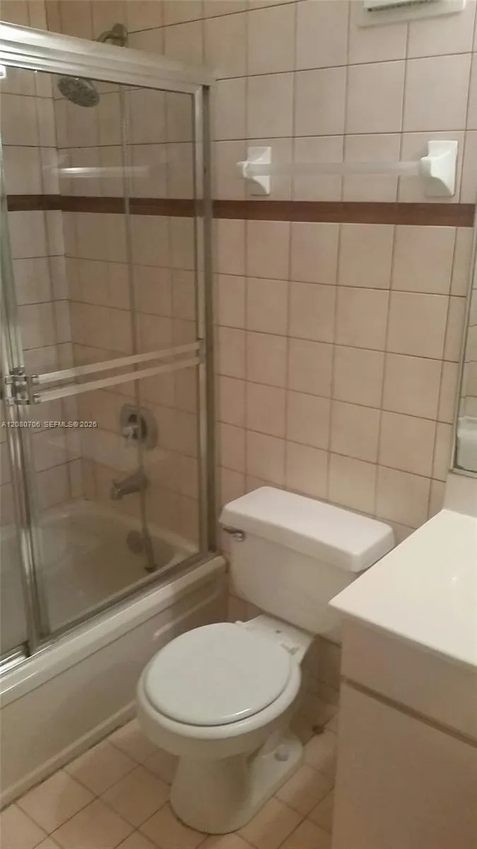 11 Olive Dr #F Hialeah, FL 33010