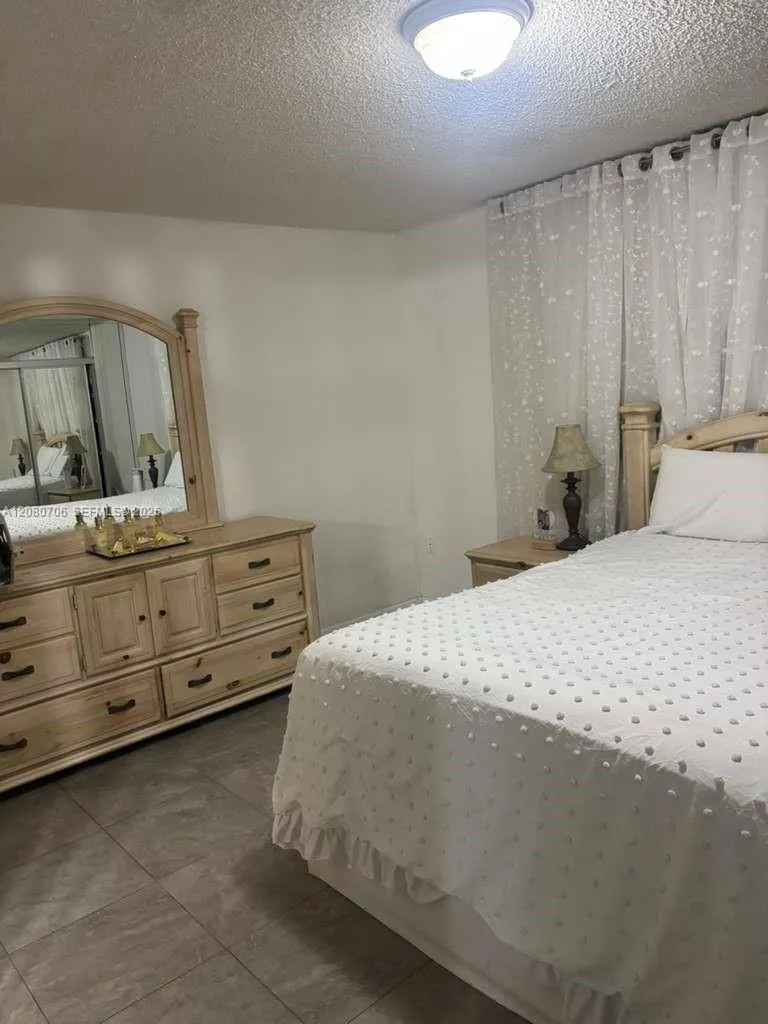 11 Olive Dr #F Hialeah, FL 33010