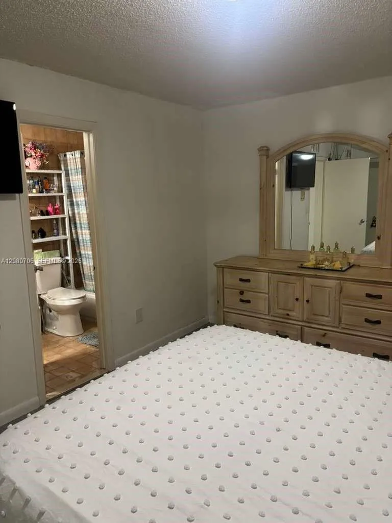 11 Olive Dr #F Hialeah, FL 33010