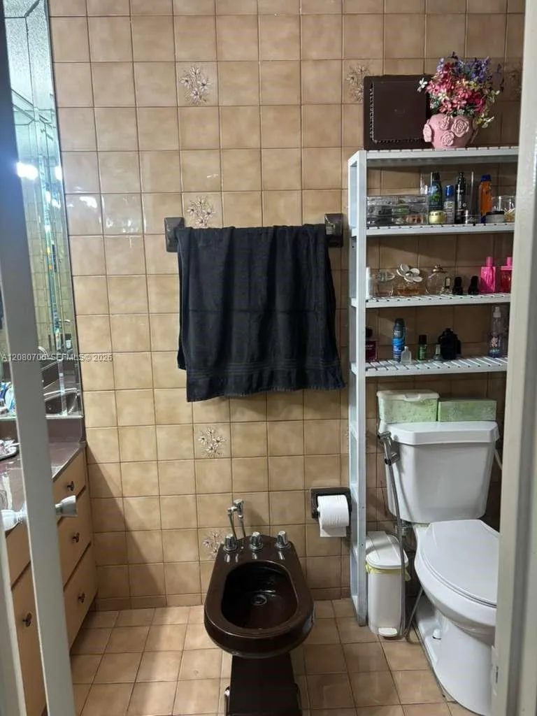 11 Olive Dr #F Hialeah, FL 33010