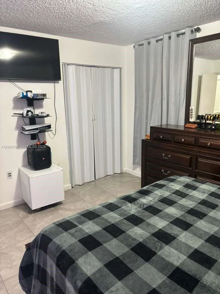 11 Olive Dr #F Hialeah, FL 33010