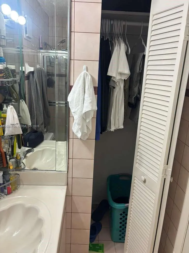 11 Olive Dr #F Hialeah, FL 33010