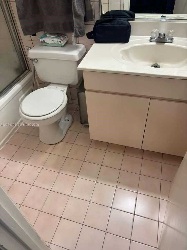 11 Olive Dr #F Hialeah, FL 33010
