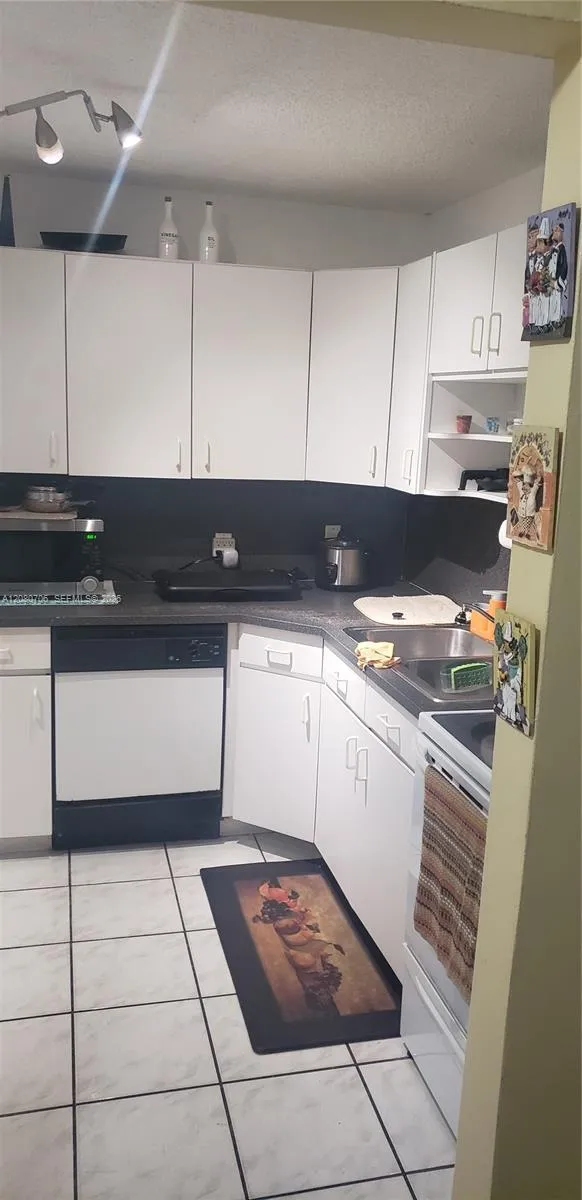11 Olive Dr #F Hialeah, FL 33010