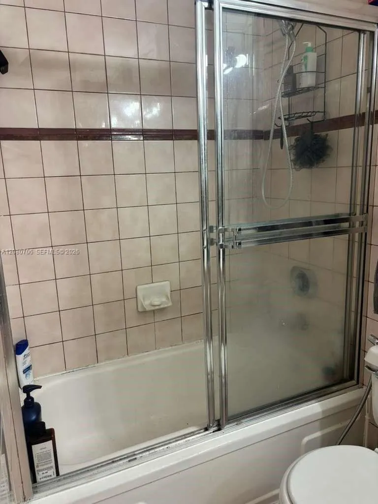 11 Olive Dr #F Hialeah, FL 33010