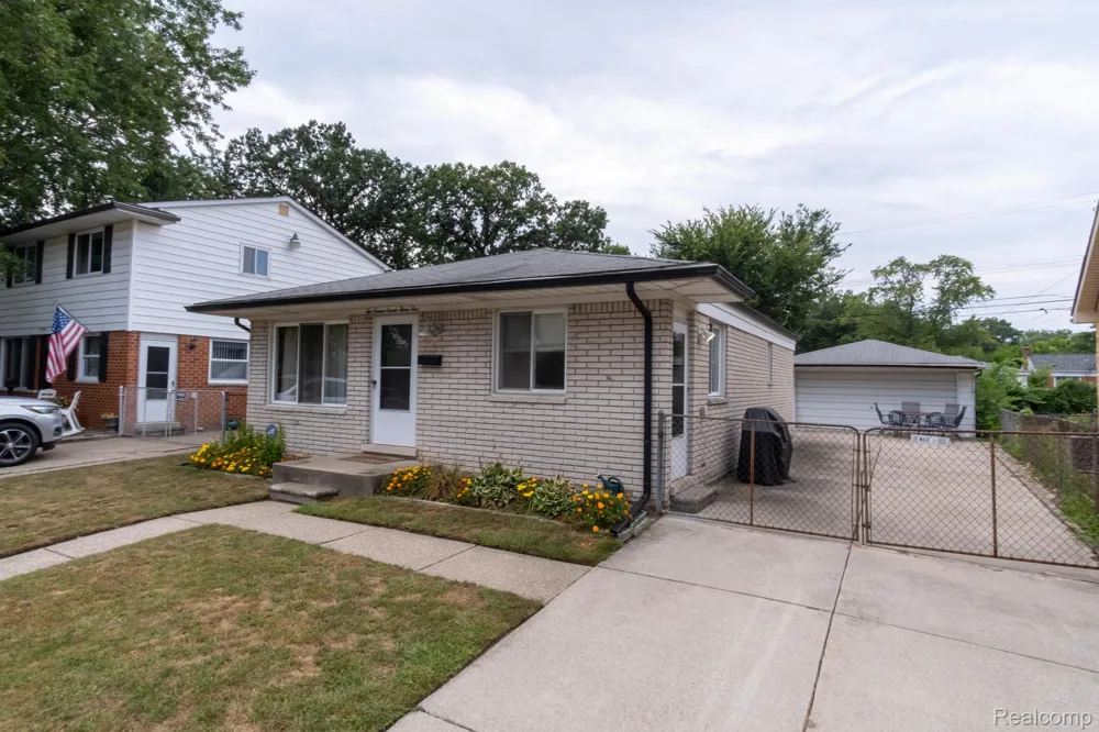 27735 Osmun Street Madison Heights City, MI 48071