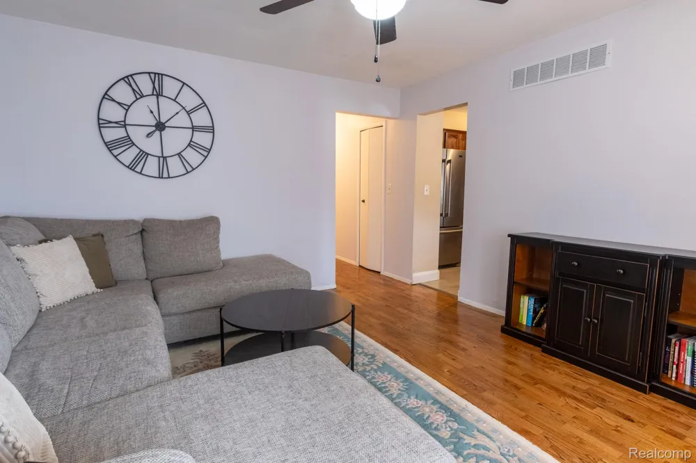 27735 Osmun Street Madison Heights City, MI 48071
