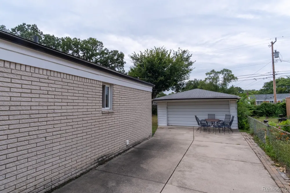27735 Osmun Street Madison Heights City, MI 48071
