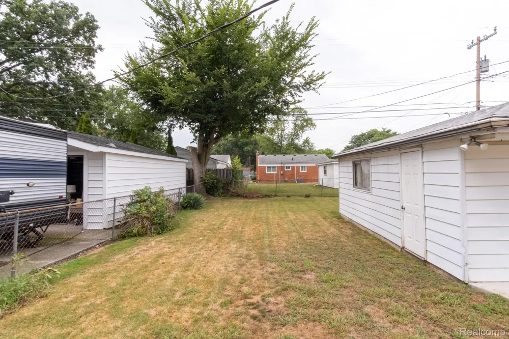 27735 Osmun Street Madison Heights City, MI 48071