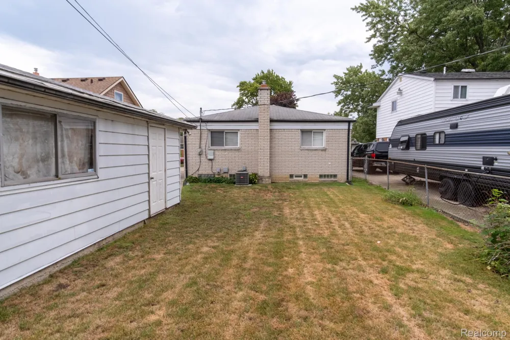 27735 Osmun Street Madison Heights City, MI 48071