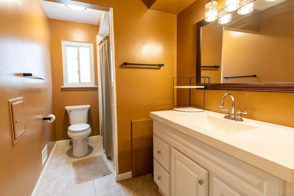 27735 Osmun Street Madison Heights City, MI 48071