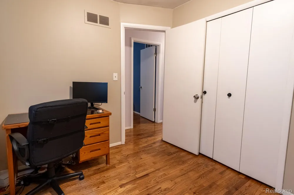 27735 Osmun Street Madison Heights City, MI 48071