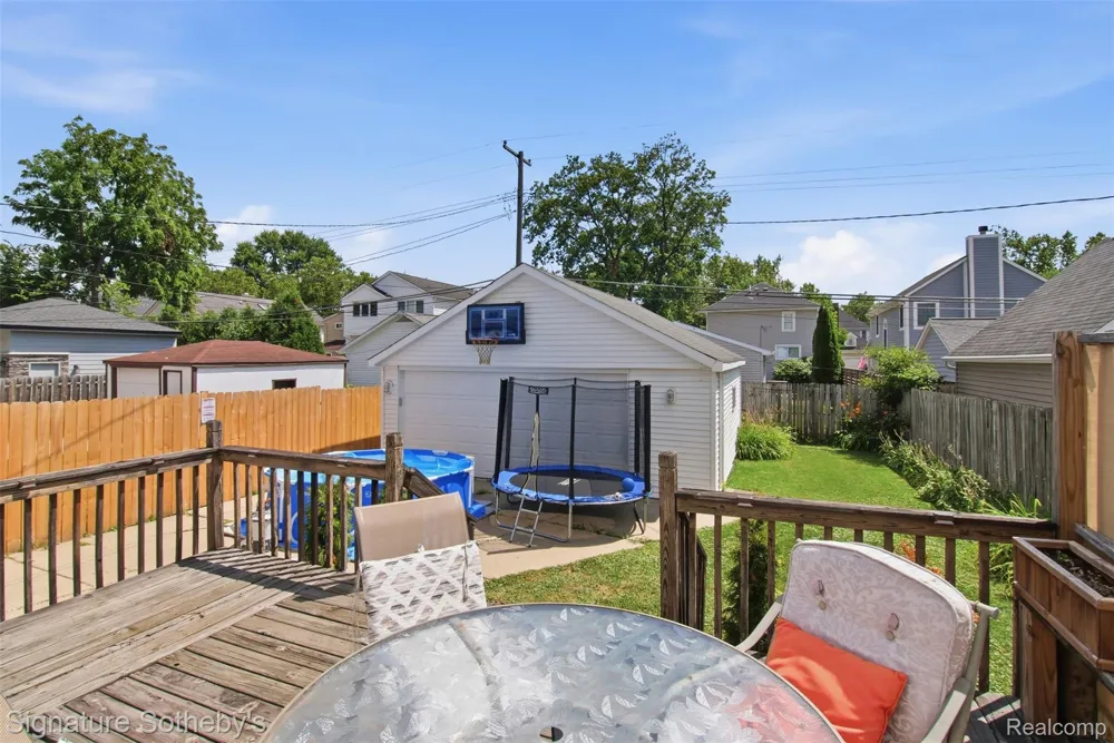 748 Ruffner Avenue Birmingham City, MI 48009