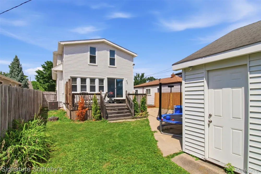 748 Ruffner Avenue Birmingham City, MI 48009