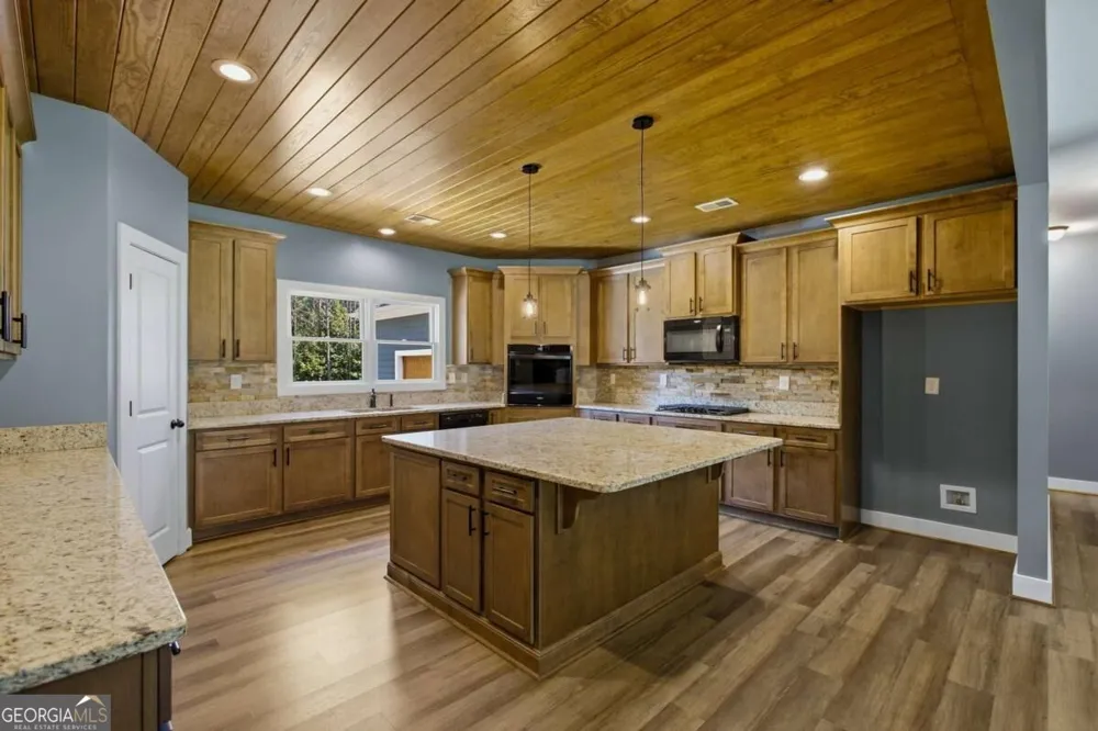 368 Pine RD Rockmart, GA 30153