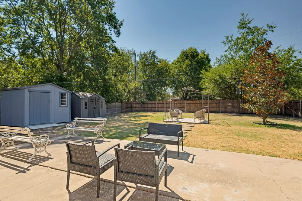 300 Monica Street Glenn Heights, TX 75154