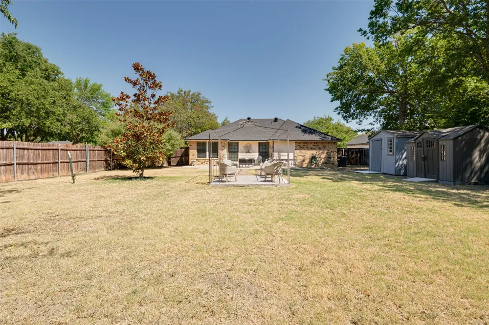 300 Monica Street Glenn Heights, TX 75154