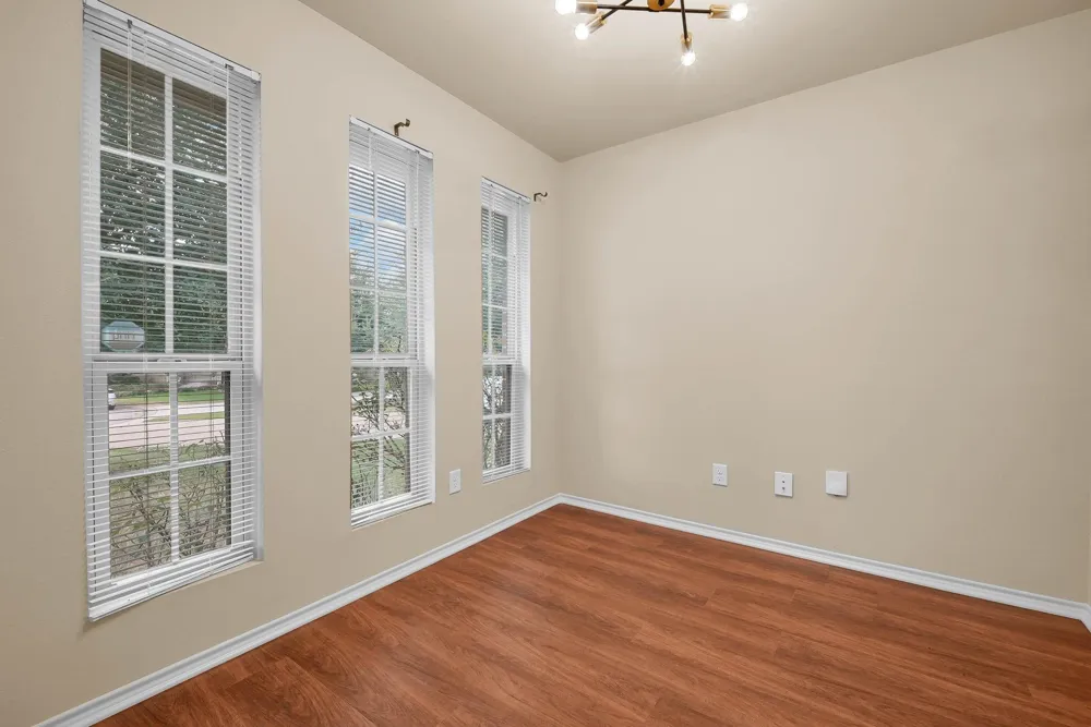 110 Oakwood Court Huntsville, TX 77320