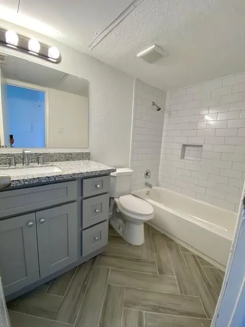 3900 Woodchase Drive #111 Houston, TX 77042