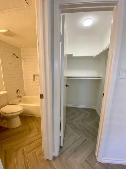 3900 Woodchase Drive #111 Houston, TX 77042