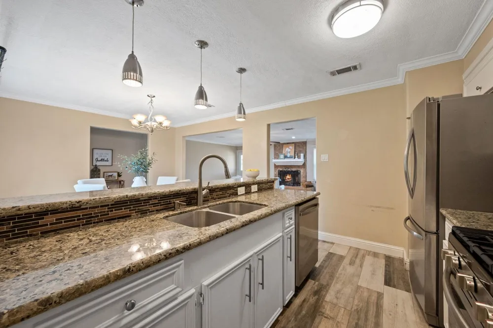 408 Foxmeadow Lane Cleveland, TX 77327
