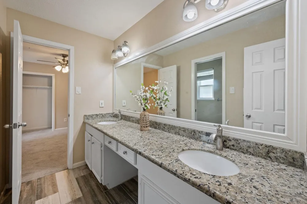 408 Foxmeadow Lane Cleveland, TX 77327