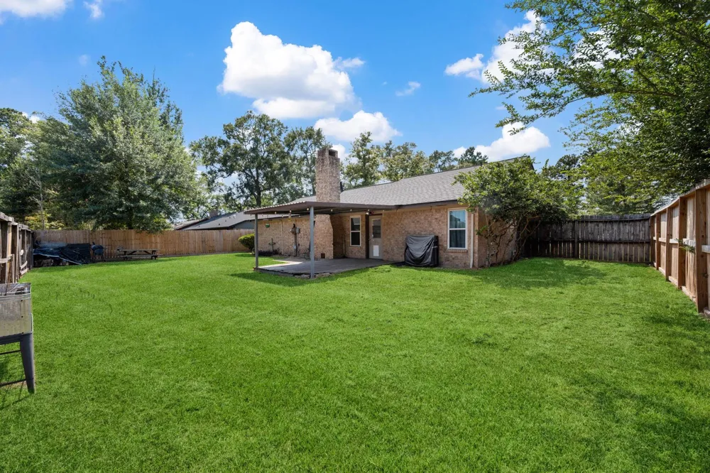 408 Foxmeadow Lane Cleveland, TX 77327