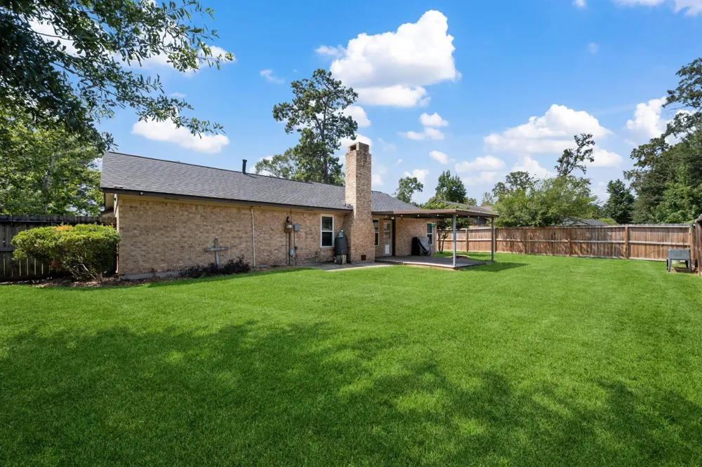 408 Foxmeadow Lane Cleveland, TX 77327