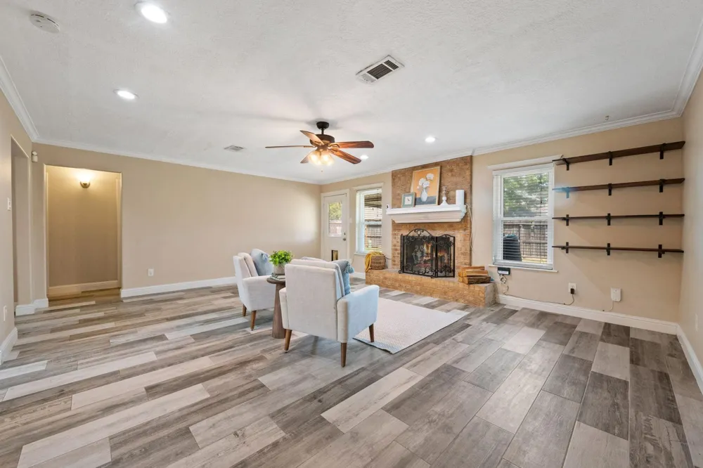 408 Foxmeadow Lane Cleveland, TX 77327