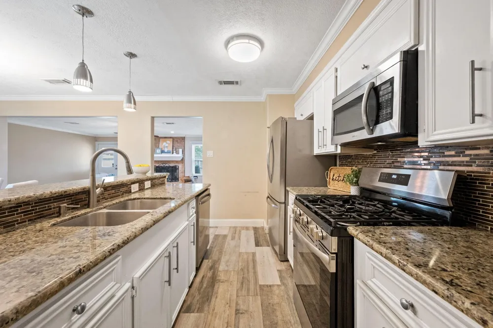 408 Foxmeadow Lane Cleveland, TX 77327