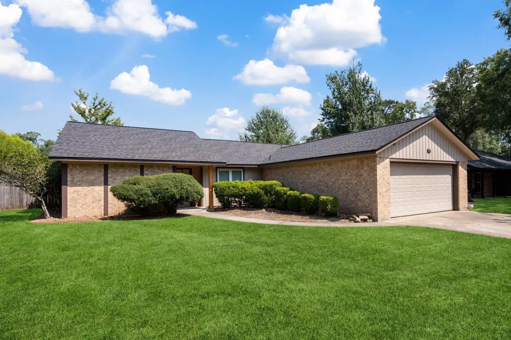 408 Foxmeadow Lane Cleveland, TX 77327