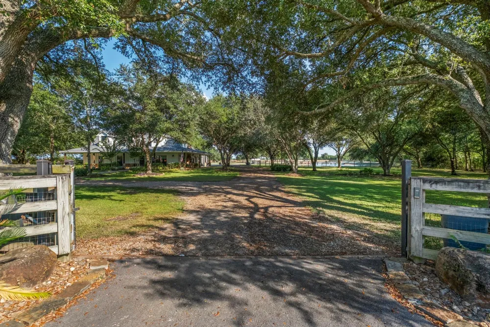 13319 Colony Road Needville, TX 77461
