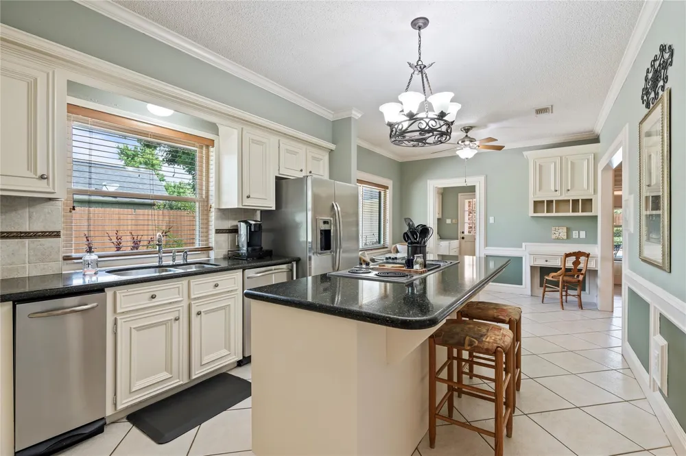 1603 White Wing Circle Friendswood, TX 77546