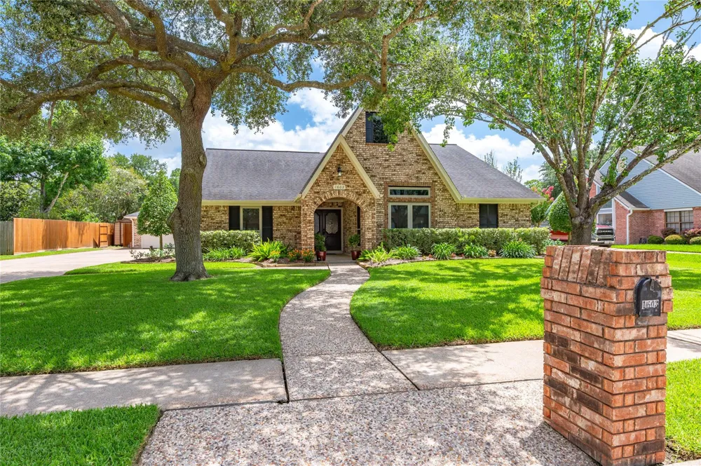 1603 White Wing Circle Friendswood, TX 77546