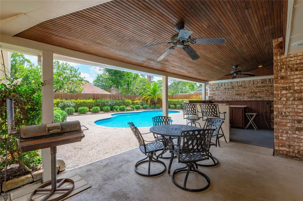 1603 White Wing Circle Friendswood, TX 77546