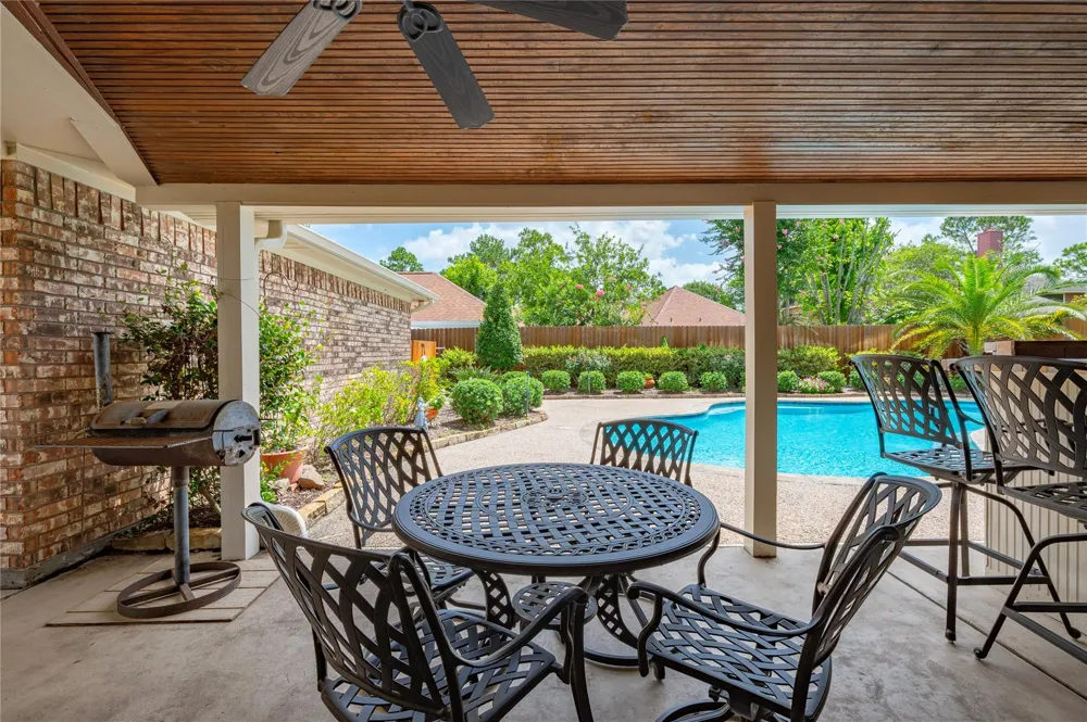 1603 White Wing Circle Friendswood, TX 77546