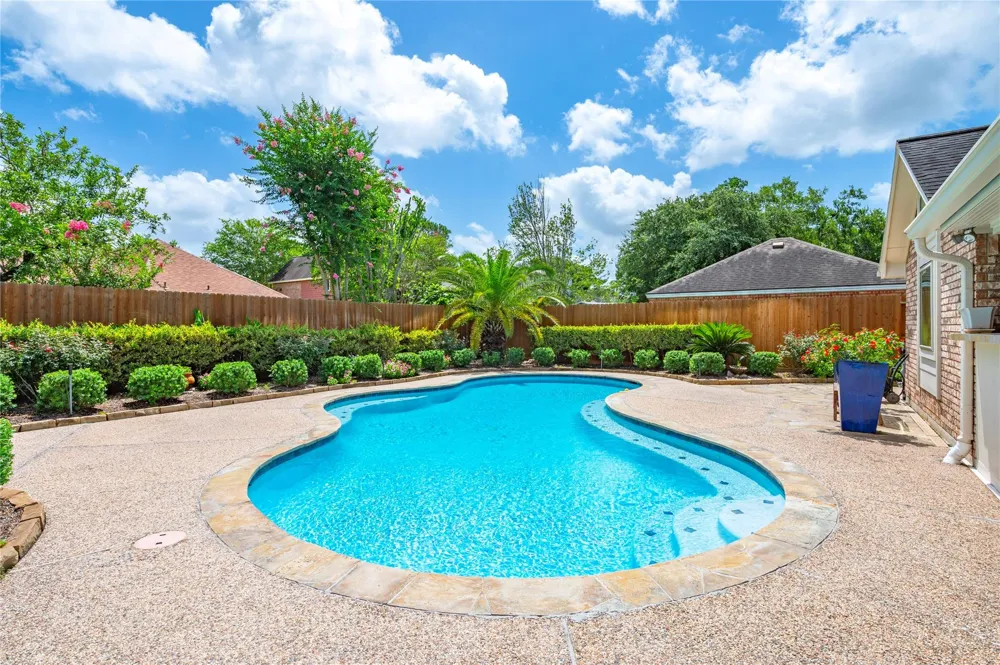 1603 White Wing Circle Friendswood, TX 77546