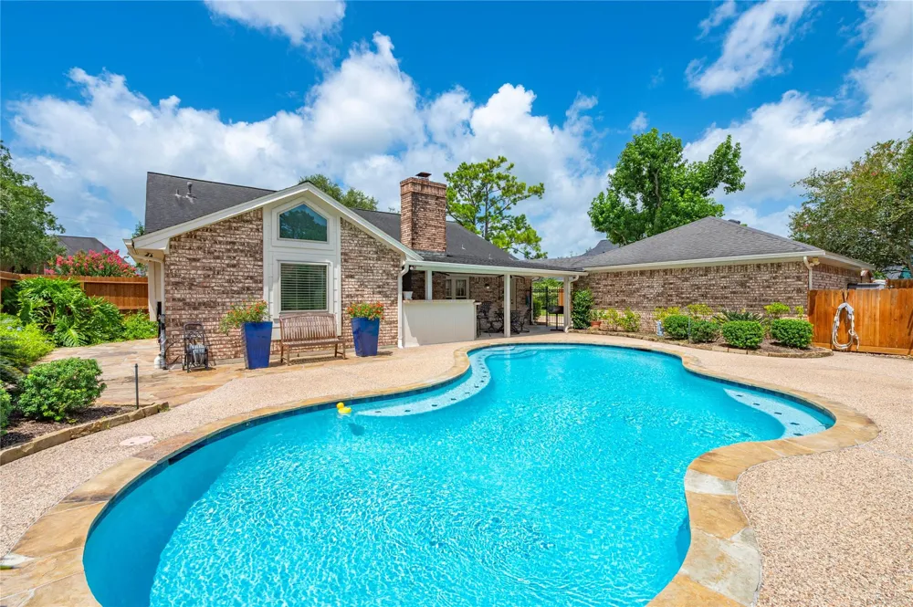 1603 White Wing Circle Friendswood, TX 77546