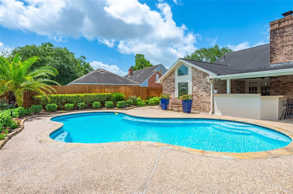1603 White Wing Circle Friendswood, TX 77546